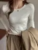 Camisa Básica Gola Redonda para Mulheres, Temporada Outono e Inverno, Feita de Veludo Alemão com Acabamento Escovado, Simples e Versátil, Design de Ombro Regular, Toque de Luxo, Cor Sólida, Blusa de Manga Longa para Usar por Baixo