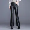 Calças elegantes de couro PU para mulheres, nova moda inverno 2026, cintura alta, corte justo, boca de sino longa, com forro de fleece, calças casuais boca de sino