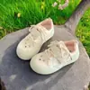 Zapatos Blancos de Suela Gruesa para Estudiantes para Mujer 2025 Otoño Populares Zapatos de Dedo Gordo Velcro Suaves de Leche Chica Lindos Tenis