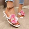 Sandalias y Chanclas de Tacón Alto para Mujer 2025 Verano Nuevo Diseño de Nicho Flor Cuadrado Delgado Tacón Sandalias para Mujer en stock