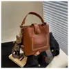 Bolso Retro de Gama Alta para Mujer 2025 Nuevo Estilo Coreano Moda Bolso de Hombro Único Bolso Cruzado Diseño de Nicho Bolso de Mensajero Bolso Cubo