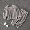 Pijamas infantis 2024 Novas roupas de outono e inverno Pijamas de flanela Pijamas infantis forrados de lã Pijamas grossos Roupas para casa