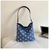 Bolso de lunares para mujer, espacioso y relajado, nueva colección de verano 2026, bolso tipo cubo elegante y moderno para ir al trabajo