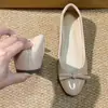 Sapatos femininos para aumentar a altura, estilo ballet doce e charmoso, preto, 2026, para mulheres baixinhas, com um laço delicado, design de bico fino, coleção de outono, cor nude