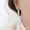 Pendientes abiertos en forma de U con forma de gota de aceite de color caramelo retro francés, de acero de titanio resistente a la decoloración, de oro de 18 quilates, pendientes que combinan con todo, joyería