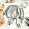 Novo Conjunto Infantil de Comércio Exterior Primavera e Outono Estilo Coreano Moletom com Capuz de Letra e Urso + Calça Jogger Conjunto Elegante de Duas Peças para Meninas