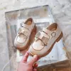 Sapatos de Couro Infantis 2026 Outono Versão Coreana Meninas Brilhantes Laço de Diamante Estilo Britânico Princesa Couro Brilhante Sapatos de Performance