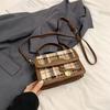 Bolso Cruzado Pequeño Cuadrado Casual de Color Contrastante a Cuadros Portátil Transfronterizo Moda Nueva Otoño e Invierno 2026 Bolso de Hombro Cruzado de Lana Retro