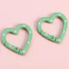 Anillo de llavero con cierre de resorte pintado en spray de aleación, cuenta retorcida en forma de corazón redondo, accesorio de gancho de cuentas hecho a mano para DIY