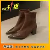 Botas Curtas Fashion com Bico Fino e Salto Grosso Design de Nicho Versáteis e Confortáveis para Mulheres Novo Estilo Outono e Inverno 2025