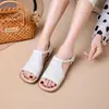 Camada Superior de Verão Sandálias Vintage de Couro de Vaca Feitas à Mão Planas Confortáveis Sandálias de Couro Genuíno para Mulheres Velcro Sandálias de Bico Aberto Sapatos para Mães