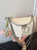 Bolso bandolera de cadena estilo coreano para mujer 2025 Verano Nuevo estilo de moda Bolso de silla de montar Bolso de hombro acolchado estilo coreano