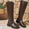 Botas femininas longas versáteis de cano alto, para comércio exterior transfronteiriço europeu e americano, botas de cano alto, botas de couro de tamanho grande em estoque, atacado de tamanho grande