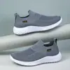 Tênis Esportivos Atacado Transfronteiriço Sapatos Masculinos Novo Estilo Respirável Confortável Slip-On Sapatos Casuais Sapatos de Tecido Malha Leve Sapatos Masculinos