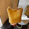 Bolso cubo de moda transfronterizo para mujer, nuevo modelo primavera 2026, bolso de hombro de nicho de alta gama, bolso cruzado versátil