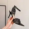 ¡Súper adelgazante! Tacones altos de fiesta de encaje bordado con punta sexy 2025 sandalias de tiras de tacón de aguja de socialité con punta abierta