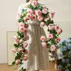 Enredaderas de Rosas Artificiales, Flores Falsas, Enredaderas de Plástico para Envolver Alrededor de Tubos de Aire Acondicionado, Cubrir Fachadas de Tiendas y Flores Decorativas para Paisajismo