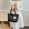 Bolso de mano de diseño vintage de alta gama y nicho para mujer, nuevo bolso de moda para hombro cruzado otoño e invierno 2026