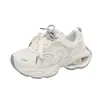 Zapatos nuevos estilo coreano para papá para mujer, zapatillas deportivas para correr de estudiante otoño 2026, zapatos casuales con suelas gruesas para aumento de altura y actividades de ocio