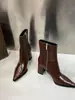 Botas curtas estilo Martin Chuyuji, bico fino, salto grosso, zíper lateral, para mulheres, novidade outono e inverno 2026, botas de salto alto, corte justo