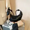 Bolso tipo bolsa de dumplings de diseño retro de nicho transfronterizo, bolso cruzado de moda para el día a día, elegante bolso de un solo hombro para debajo del brazo con forma de cuerno