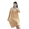 2024 Verano Estilo Princesa Cuello Redondo Seda de Leche Cuello en V Encaje Extendido Bata de Noche Que Se Puede Usar Afuera, Transpirable, Fresca y Estilo Perezoso