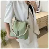 Bolsos Pequeños de Moda para Viajes Diarios para Mujer 2026 Nuevo Bolso Cruzado de Cadena de Gama Alta de Nicho Bolso Cubo de un Solo Hombro