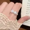 Anel de Fogos de Artifício Azul Doce Fresco Exquisito para Mulheres Elegante Leve Luxo Coração Versátil Aberto Ajustável Anel Estilo ins Anel Dedo Indicador Tendência