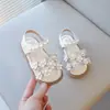 Sapatos de Praia de Verão 2025 Novos Sapatos Infantis Bebê Flor Pérola Solado Macio Moda Antiderrapante Sapatos de Princesa Sandálias para Meninas