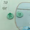 Tomatezinho fofo desenho animado quatro olhos spray de tinta botões de plástico roupas infantis DIY feito à mão acessórios de cor