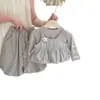 Conjunto de otoño para niña 2026 nueva colección: Conjunto de camiseta básica de manga larga y pantalones casuales de lunares, pantalones tipo linterna para niños estilo coreano