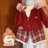 Conjunto de ropa de invierno para niña 2026 nuevo estilo Atuendo de Año Nuevo suéter grueso para bebé pantalones de cuadros coreanos ropa nueva festiva de Año Nuevo