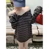 Top Feminino Casual Soltinho Emagrecedor Listrado Retrô Europeu e Americano de Um Ombro com Botões e Manga Longa - Novo Design de Verão