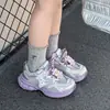 Tenis gruesos para niños, Nuevo Estilo Primavera 2026, zapatillas deportivas de suela suave para niñas, tenis gruesos ligeros y transpirables para niños medianos y grandes.