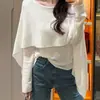 Ropa de mujer de moda 2026 nuevo estilo suéter de punto de imitación de dos piezas de un solo hombro con efecto adelgazante para el trabajo, con un diseño de capa con volantes