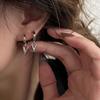 Aretes con Diseño de Nicho Sentido Avanzado de Brillo en Forma de V Pendientes Modernos Simples Temperamento Estilo Frío Distintivo Hebilla de Oreja Moda Versátil Oreja