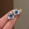 Pendientes de Botón de Flor Tridimensional "Susurro de Esmalte" Azul Deslumbrante, Nuevos Pendientes de Lujo Ligero Estilo Chino de Alta Gama con un Sentido de Elegancia