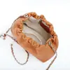 Atacado de fábrica nova bolsa feminina de couro bovino de primeira camada bolsa nuvem ombro portátil a tiracolo bolsa de mãe bolsa quadrada pequena