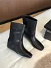 2026 Nuevas Botas Cortas Retro Coreanas para Otoño/Invierno con Punta Cuadrada, que Aumentan la Altura y son de Caña Ancha para Mujer, Botas de Media Caña de Moda para Ir al Trabajo y Adelgazantes