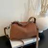 Bolsa popular deste ano 2026 início do outono nova bolsa feminina bolsa de ombro única fosca retrô bolsa transversal com toque casual