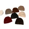 Gorro de punto estilo coreano con patrón texturizado, versátil y elegante, colección de invierno 2026, diseñado para mantener abrigadas a las mujeres, proteger sus orejas y hacer que sus rostros parezcan más pequeños