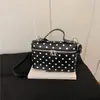 Bolsa Pequeña Cuadrada Fresca Dulce de Mano para Mujer 2026 Otoño Nuevo Bolso de Hombro Elegante de Lunares Bolso Cruzado para el Trabajo