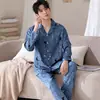Pijama de seda de hielo para hombre en stock, nuevo modelo de otoño, manga larga y pantalón largo, conjunto casual simple de cárdigan para casa de dos piezas disponible