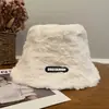 Novo Chapéu de Pelúcia com Etiqueta Pequena de Lã Sintética Versátil Quente Chapéu de Pescador Versão Coreana Outono e Inverno Chapéu de Balde de Pelúcia Emagrecimento Facial