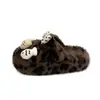 Pantuflas de algodón con suela gruesa, 2026 invierno súper ventas, lindas pantuflas de dibujos animados peludas para mujer, adecuadas para usar al aire libre, de punta cerrada, cómodas y cálidas