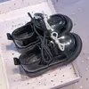 Zapatos de Princesa con Encaje de Perlas y Moño para Niñas 2026 Primavera/Verano Nuevos de Moda Versátiles Mary Jane Pequeños de Cuero para Niños