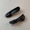 Zapatos planos de piel suave estilo retro francés con punta fina, colección otoño/invierno 2026, planos slip-on versátiles y cómodos para el uso diario y el trabajo