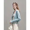 Atuendo chic de estilo coreano: un cárdigan azul, una camiseta de manga larga y un top tipo camisola, perfectos para usar en capas a principios de otoño. Conjunto de dos piezas, estilo 25742