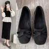 Zapatos de mujer de invierno cálidos de corte bajo, talla grande 42, de Bai Zhenhe, nuevos mocasines de lana cálidos de corte bajo, versátiles, con lazo, para otoño