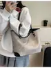 Bolsa Tote Casual Transfronteiriça de Grande Capacidade para Mulheres Nova 2025 Bolsa Grande Nicho de Alta Qualidade Bolsa para o Dia a Dia Bolsa de Ombro Moderna